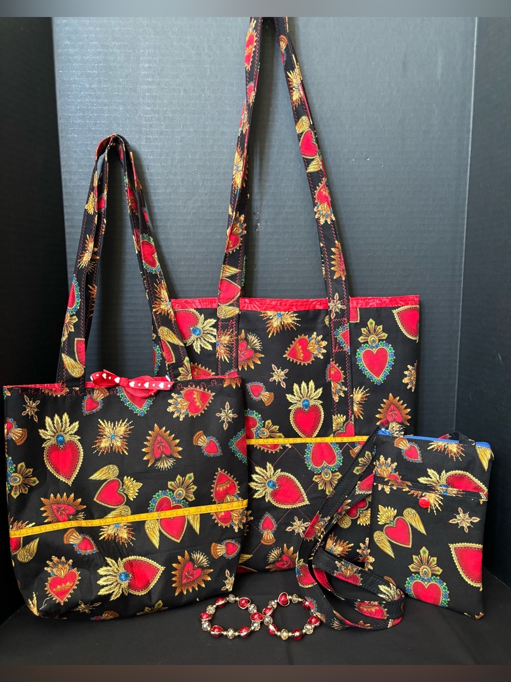 QUEEN IF SCARED HEARTS QUILTED TOTE, SMALL TOTE, & PHONE POUCH W/Heart Bracelets